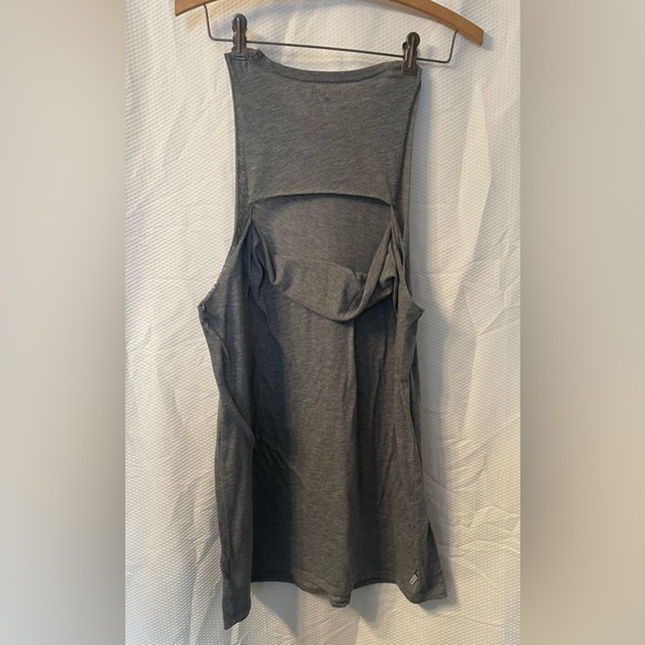 Long grey Hurley tank top with slit in the back, also Nike dry fit - Picture 2 of 5